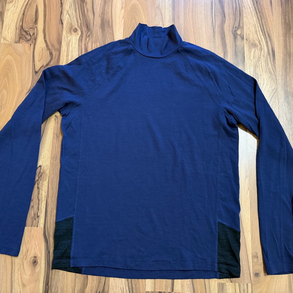 IBEX MENS “INDIE” MERINO WOOL MOCK TURTLENECK. SIZE MEDIUM